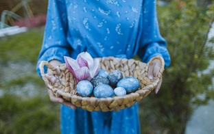 Žilbinoši krāšņas Lieldienu olas iespējams iegūt arī no dabīgiem materiāliem